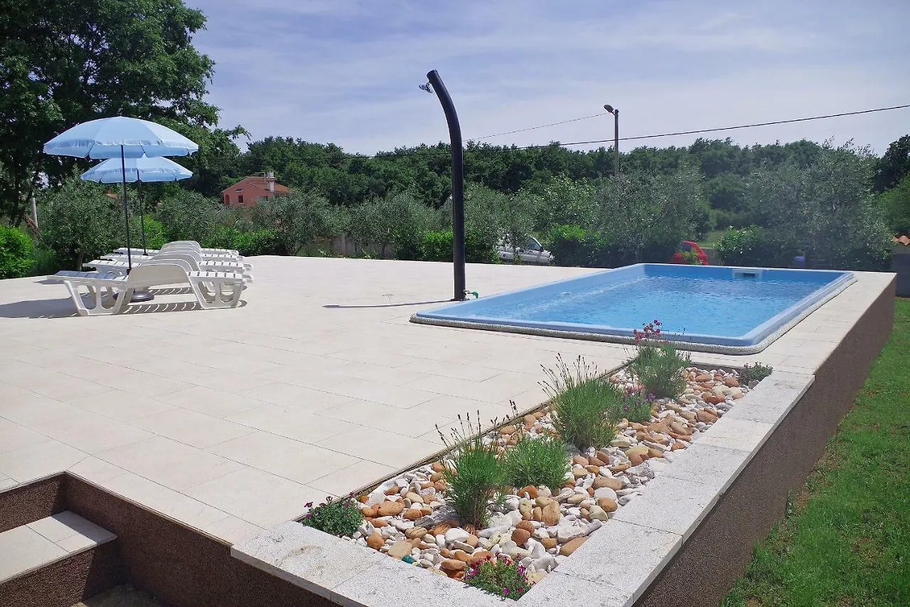 Feriehus Dream House For 4 Pax In Muntic With Pool Villa Pula