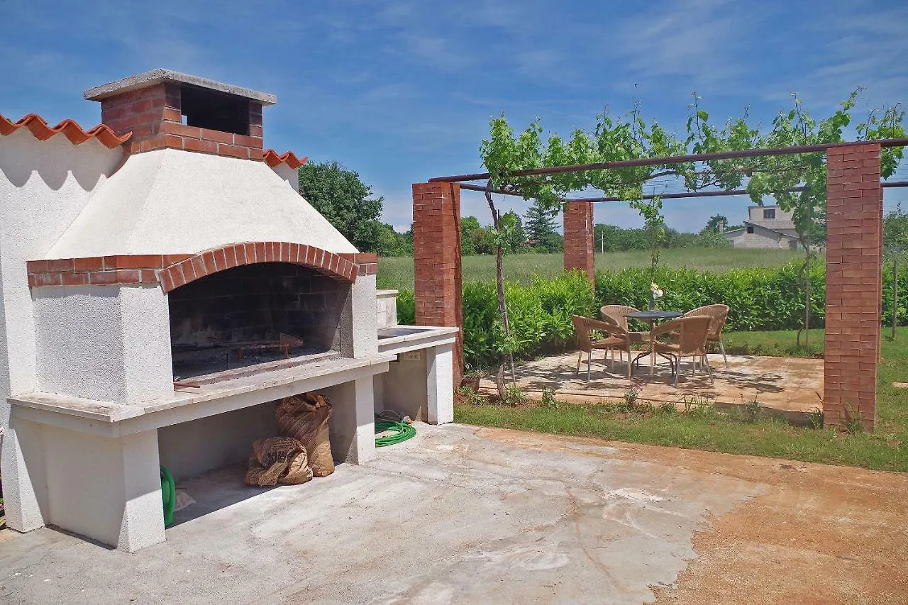 Dream House For 4 Pax In Muntic With Pool Villa Pula Сasa de vacaciones